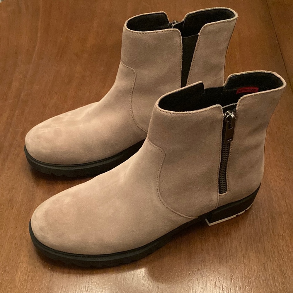 Worn Once! - Size 9 Sorel Women's Emelie II Zip Boot - 9 - Omega Taupe